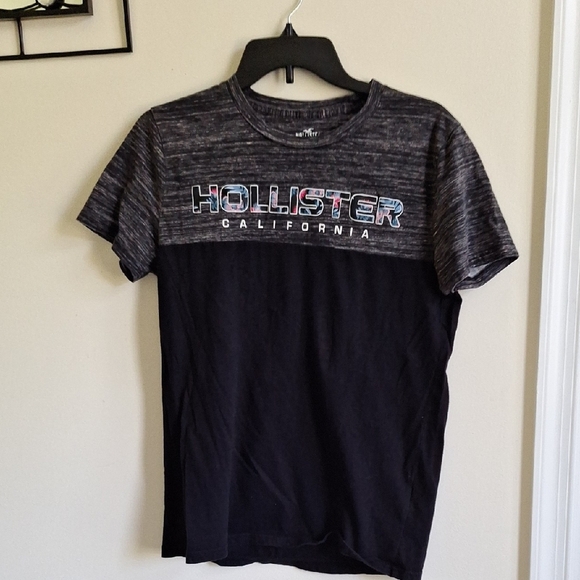 3/$20 Hollister Black and Gray T-Shirt Size Small - Picture 1 of 4